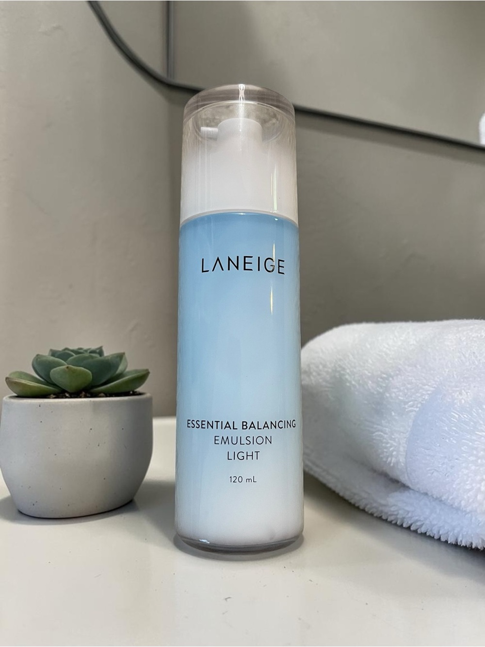 LANEIGE Essential Balancing Emulsion Light (Moisturizer)